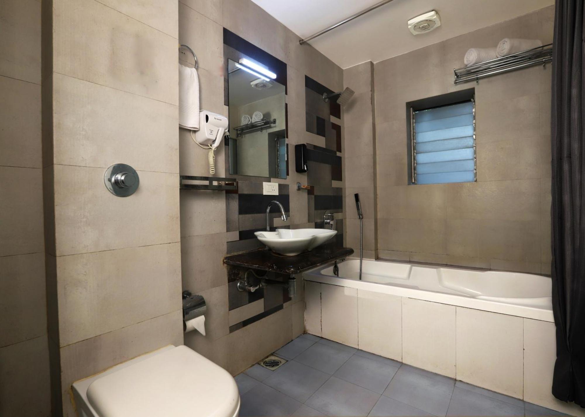 Elite Continental- Near International Airport Andheri East Mumbai (Bombay)