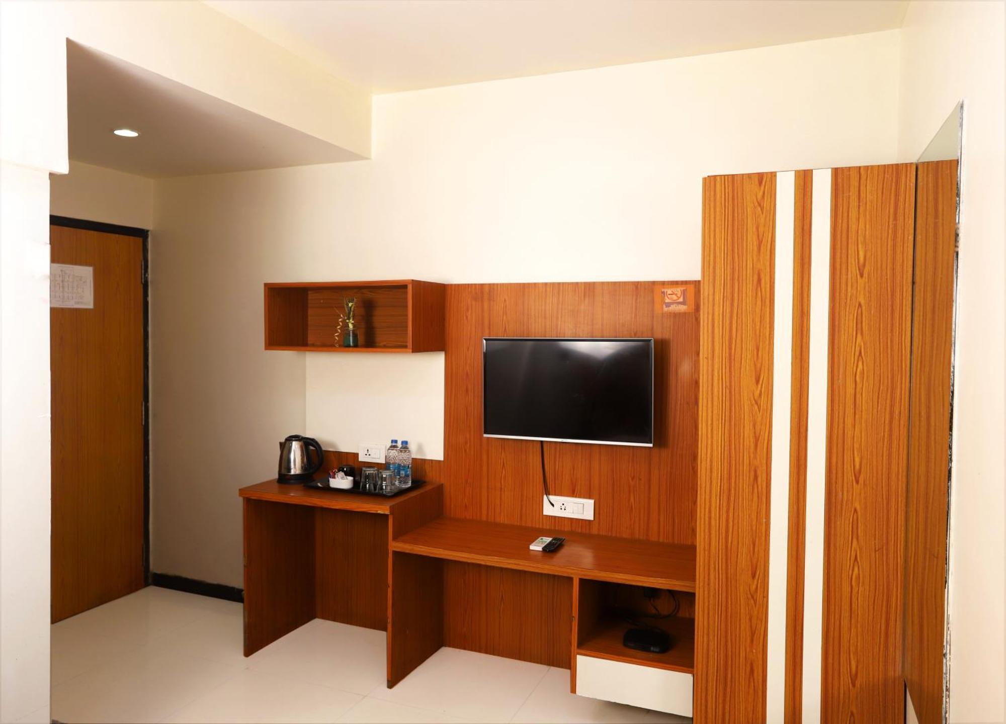 Elite Continental- Near International Airport Andheri East Mumbai (Bombay)