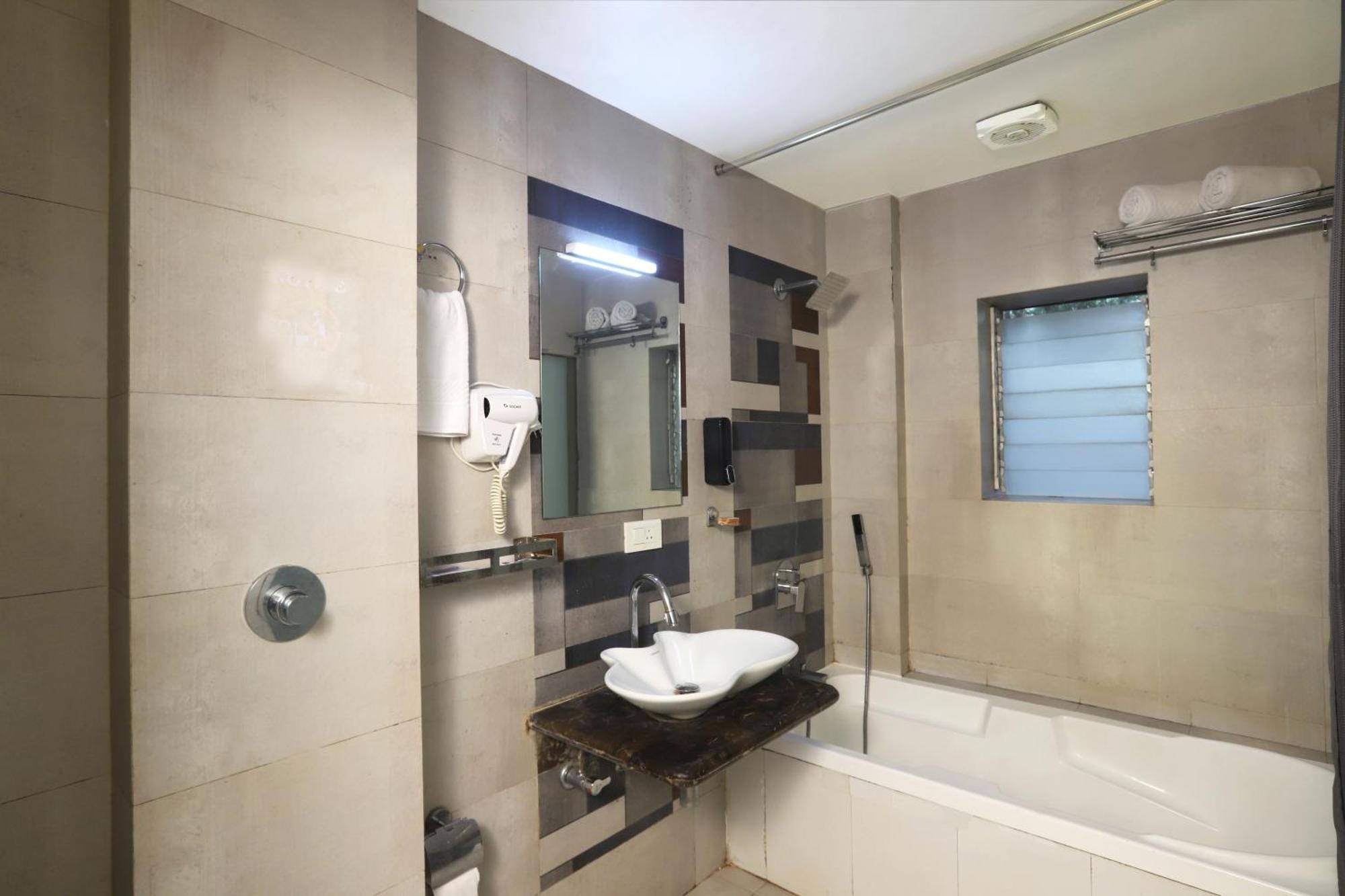 Elite Continental- Near International Airport Andheri East Hotel Mumbai (Bombay)